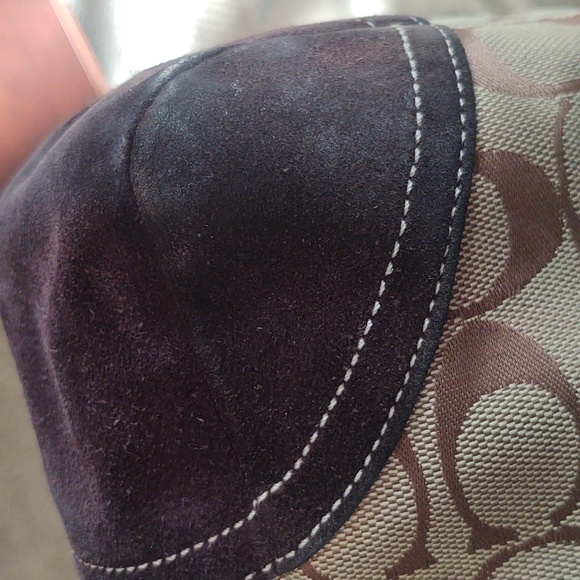 Coach Signature Print Hobo Style Purse - Picture 15 of 16